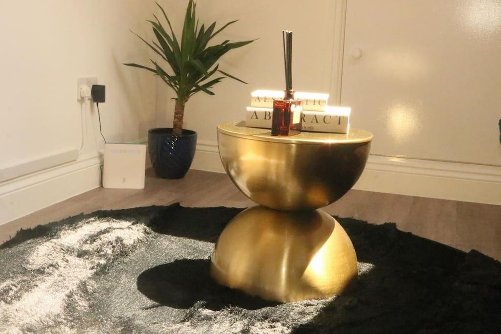 Qties Luxury Home 伦敦 外观 照片
